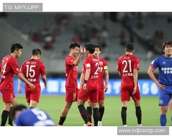 全北现代与上海上港比赛数据深度分析及战术对比探讨