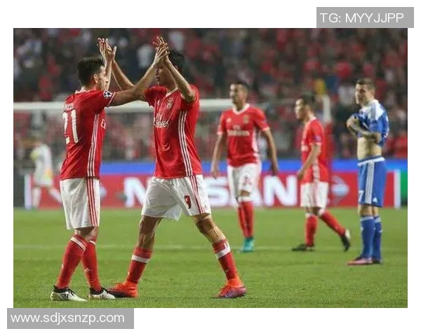 圣约翰队与格拉斯哥流浪队激战正酣谁能在这场对决中笑到最后